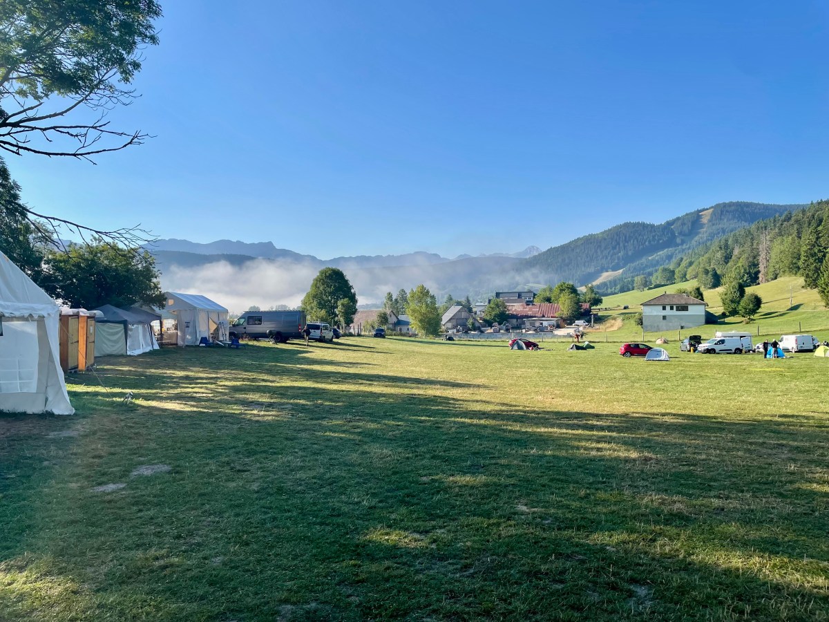 Plonger #3 / Docu sonore : Camp Berger 2025 – Une expérience internationale du nettoyage d&rsquo;un gouffre mythique